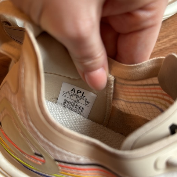 APL women’s streamline tennis shoe. Size 7.5 APL runs true to size 7. - Picture 5 of 6